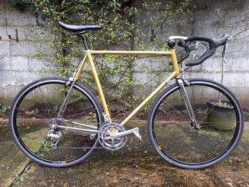 Stalen Flanders met geprofileerde buizen beschikbaar voor biedingen