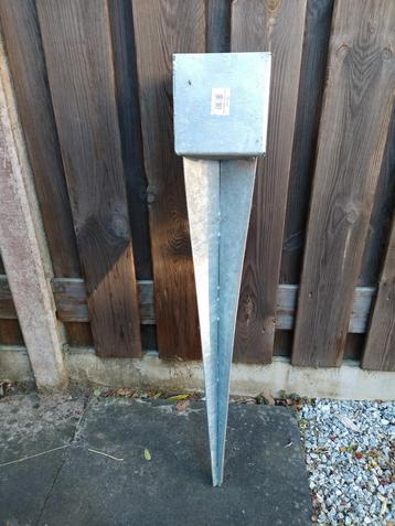 Paalhouder verzinkt 151 x 151 x 900 mm beschikbaar voor biedingen