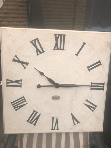 RIVERDALE-Romance-Wandklok  Wit 61cm beschikbaar voor biedingen