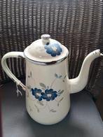 Koffie/theekan, creme email meet blauwe bloem, Antiek en Kunst, Antiek | Emaille, Ophalen of Verzenden