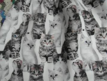 meisjes jurkje vol met schattige poesjes en kerstjurkje baby beschikbaar voor biedingen