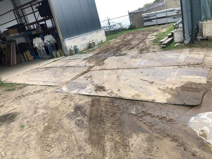 TE KOOP 4 Stalen rijplaten rijplaat ijzer, Doe-het-zelf en Verbouw, Platen en Panelen, Gebruikt, Ophalen