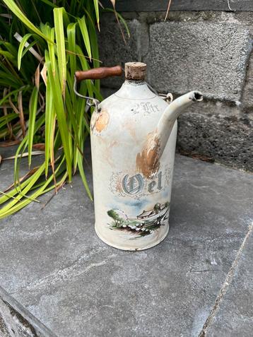 Vintage geëmailleerde 2 liter oliekan/petroleumkan beschikbaar voor biedingen
