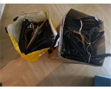 Kleerhangers  beschikbaar voor biedingen