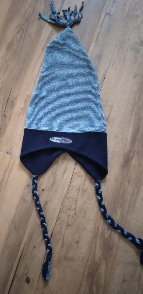 Leuke muts met kwastjes, Kinderen en Baby's, Babykleding | Mutsen, Sjaals en Wanten, Zo goed als nieuw, Muts, Jongetje of Meisje