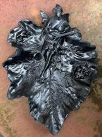 “Art Nouveu” schaal. Dame met mandoline en kikkers., Ophalen of Verzenden, Gebruikt, Geel, Overige materialen