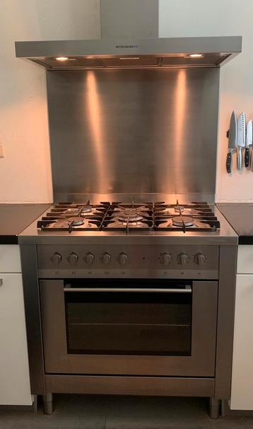Gasfornuis, oven, afzuigkap van Bosch Solitaire beschikbaar voor biedingen