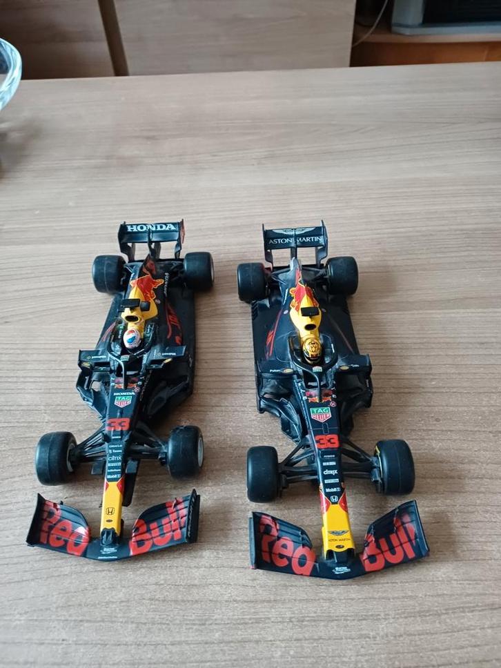 Red Bull Racing Modelauto's - 2 stuks, Hobby en Vrije tijd, Modelauto's | 1:18, Gebruikt, Auto, Bburago, Ophalen of Verzenden