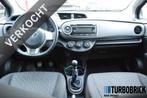Toyota Yaris 1.3 VVT-i Aspiration | Airco | nieuwe APK & all, Stof, Gebruikt, Zwart, 4 cilinders