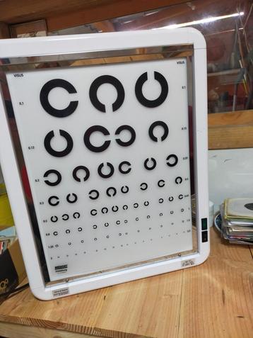 Vintage oogtest apparaat  leuk voor mancave  beschikbaar voor biedingen