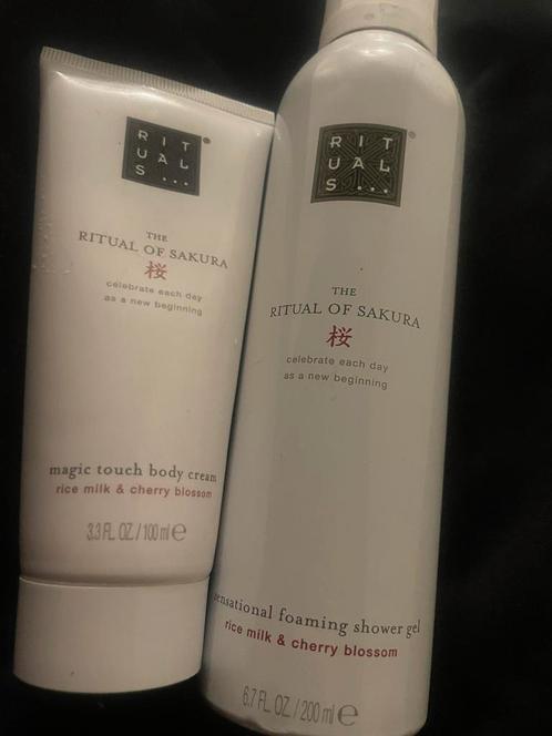 New Rituals Sakura set, Sieraden, Tassen en Uiterlijk, Uiterlijk | Lichaamsverzorging, Nieuw, Bodylotion, Crème of Olie, Ophalen of Verzenden