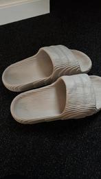 Adidas slippers maat 42 origineel nieuw, Kleding | Dames, Schoenen, Ophalen of Verzenden, Nieuw, Beige