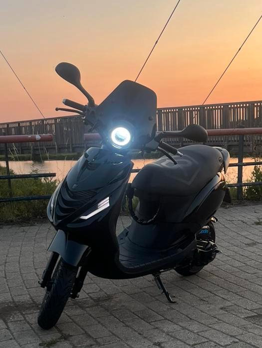 Piaggio zip H20 - 2012, Fietsen en Brommers, Scooters | Piaggio, Zo goed als nieuw, Zip, Benzine, Ophalen