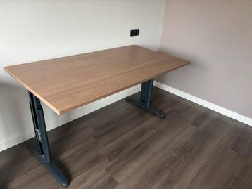 Gebruikt Bureau - In hoogte verstelbaar