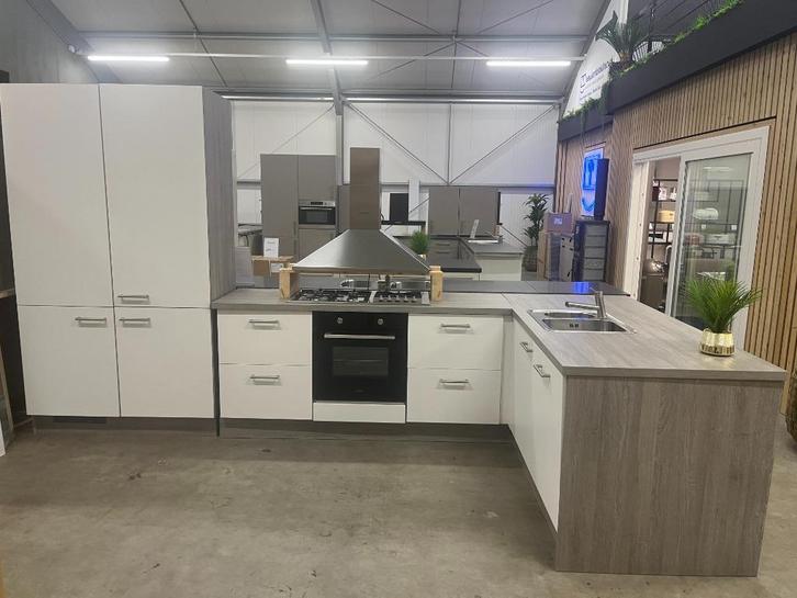 Keuken met schiereiland en kastenwand !! Volop keus 2dehands, Huis en Inrichting, Keuken | Keukenelementen, Gebruikt, Grijs, Ophalen