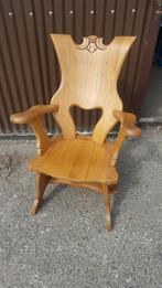 Oude klassieke iepenhouten stoel, Ophalen