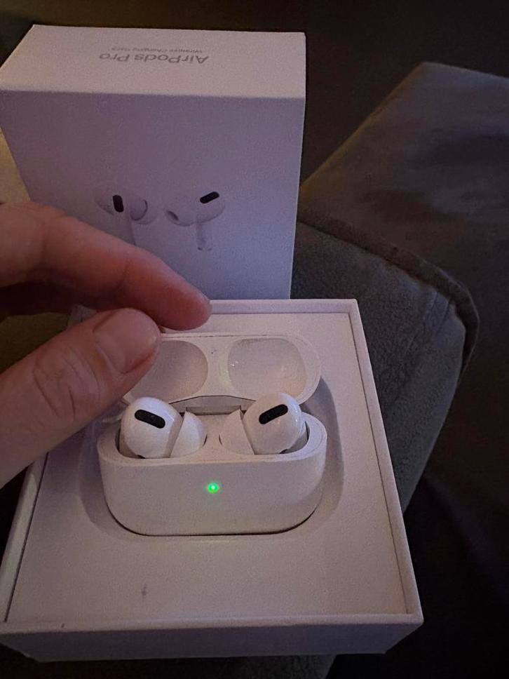 Airpods pro, klein defect rechter airpod, Telecommunicatie, Mobiele telefoons | Oordopjes, Gebruikt, In gehoorgang (in-ear), Bluetooth