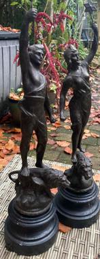 Twee beeldjes op ronde voet, Antiek en Kunst, Ophalen