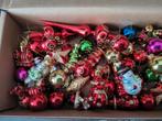 Doos vol mini kerstballen kerstmannen en 2 x piek glas, Diversen, Kerst, Ophalen of Verzenden