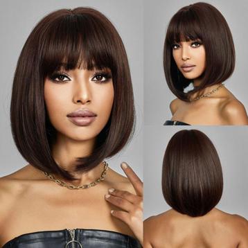 Pruik kort bob model kastanjebruin haar met pony model Ada beschikbaar voor biedingen