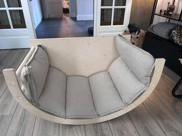 Klimboog, schommel, tafel beschikbaar voor biedingen