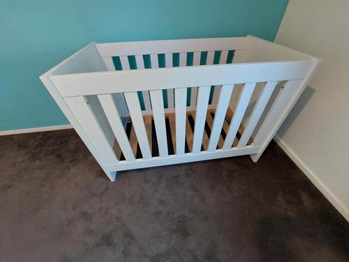 Ledikant plus commode geen beschadigingen, Kinderen en Baby's, Kinderkamer | Complete kinderkamers, Zo goed als nieuw, Jongetje of Meisje