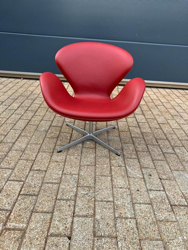 Fritz Hansen Swan chair in Indian Red leder, NIEUW!!!, Huis en Inrichting, Fauteuils, Nieuw, Ophalen of Verzenden