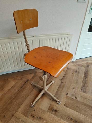 Ahrend de Cirkel Bureaustoel | Vintage Kantoorstoel beschikbaar voor biedingen