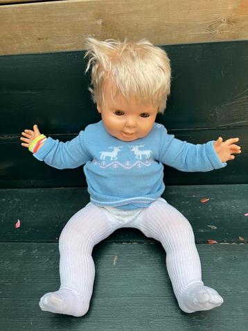 Babypop van Famosa beschikbaar voor biedingen