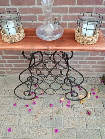 Wijnrek in goede staat beschikbaar voor biedingen