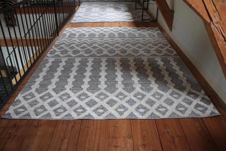 Mooi grijs / wit vloerkleed Pisa Casa 200x 290 cm, Huis en Inrichting, Stoffering | Tapijten en Kleden, Zo goed als nieuw, 200 cm of meer