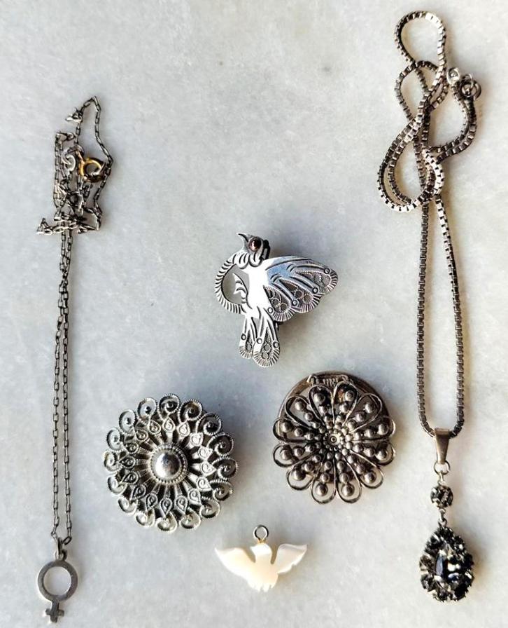 2 Zilveren Kettingen, 3 Hangers, 1 Broche, 2 Sjaal Clips, Sieraden, Tassen en Uiterlijk, Kettingen, Zo goed als nieuw, Zilver