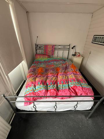 Tweepersoonsbed - 140-200 - incl lattenbodem beschikbaar voor biedingen
