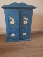 Leuke vintage houten mini kastje., Verzamelen, Ophalen, Gebruikt, Poppenhuis