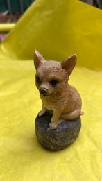 Vintage beeldje van Chihuahua hond op bal, Ophalen of Verzenden, Zo goed als nieuw, Dier