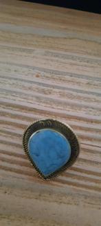 Tibetaanse, druppelvormige ring van turquoise. Mt 17.