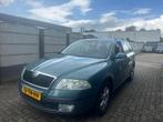 Skoda Octavia Combi 2.0 TDI Elegance CLIMA/ AUTOMAAT/ LM VEL, Zwart, 4 cilinders, Leder en Stof, Origineel Nederlands
