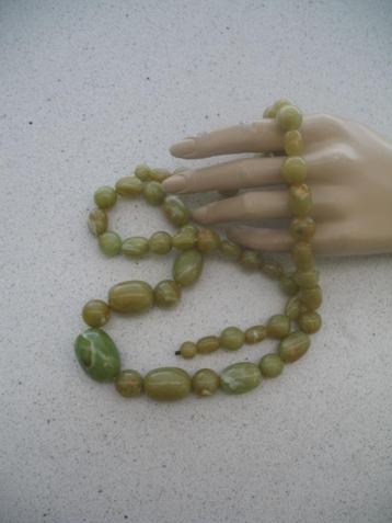 Oude Kralen Ketting Lucite / Plastic Groen Tinten* Vintage beschikbaar voor biedingen