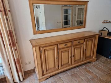 Houten Dressoir met Spiegel beschikbaar voor biedingen
