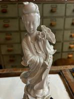 Elegante Guanyin beeldjes van wit Chinees porselein., Antiek en Kunst, Ophalen of Verzenden