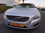 Volvo V60 1.6 T3 Kinetic CLIMA/CRUISE/TREKHAAK!, Voorwielaandrijving, Stof, Zwart, 4 cilinders
