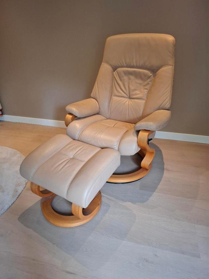 Lederen relaxstoel met voetenbankje | Himolla, Huis en Inrichting, Fauteuils, Gebruikt, Hout, Leer, 75 tot 100 cm, Minder dan 75 cm