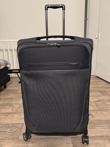 1x gebruikte Samsonite luxe lichtgewicht koffer beschikbaar voor biedingen