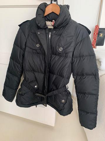 Burberry jas S/zwart beschikbaar voor biedingen