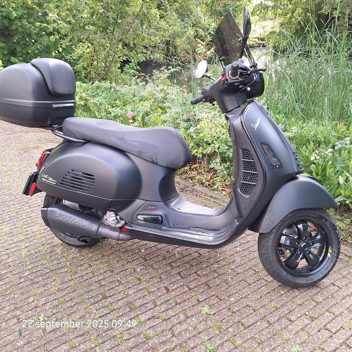 Vespa gts 300 hpe, Fietsen en Brommers, Scooters | Vespa, Zo goed als nieuw, Overige modellen, Benzine, Ophalen