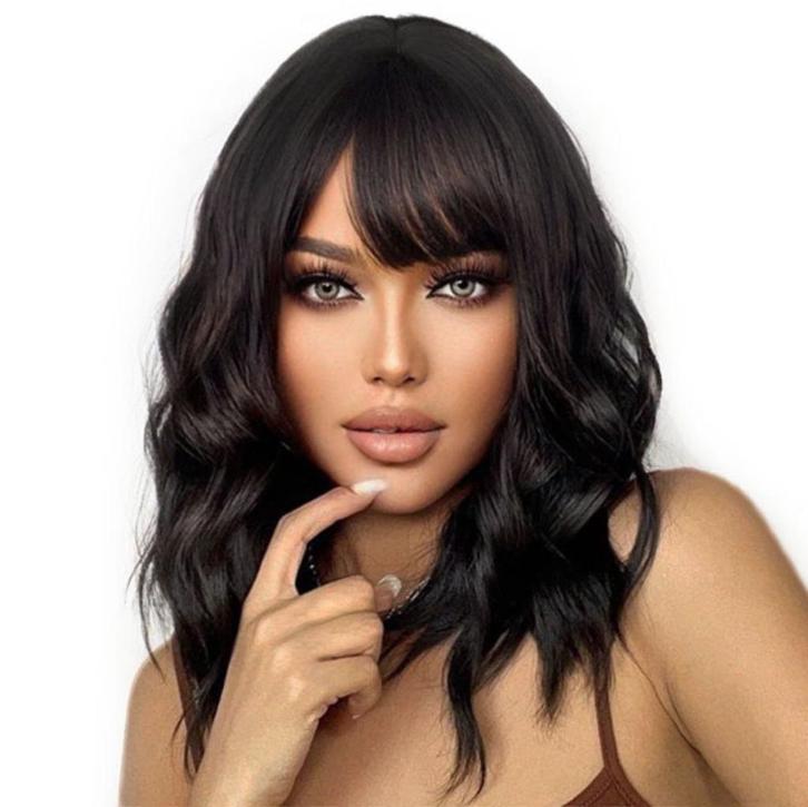 Pruik medium bruin schouderlang haar met slagen model Nae, Sieraden, Tassen en Uiterlijk, Uiterlijk | Haarverzorging, Nieuw, Pruik of Haarverlenging