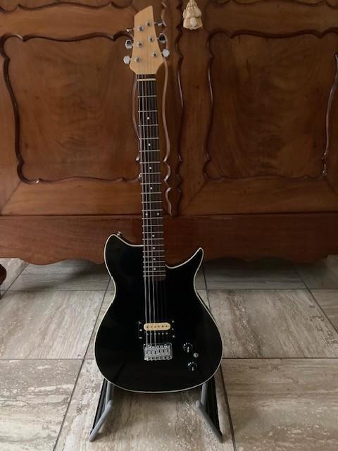 Handgebouwde gitaar met Gibson pickup, Muziek en Instrumenten, Snaarinstrumenten | Gitaren | Elektrisch, Gebruikt, Solid body