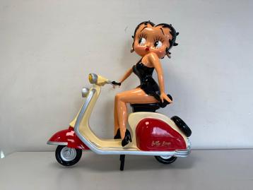 Betty Boop op Vespa Scooter - Beeld beschikbaar voor biedingen