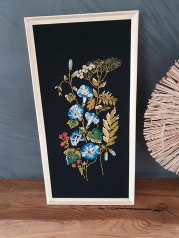 Mooi geborduurd schilderij uit de jaren 60 beschikbaar voor biedingen