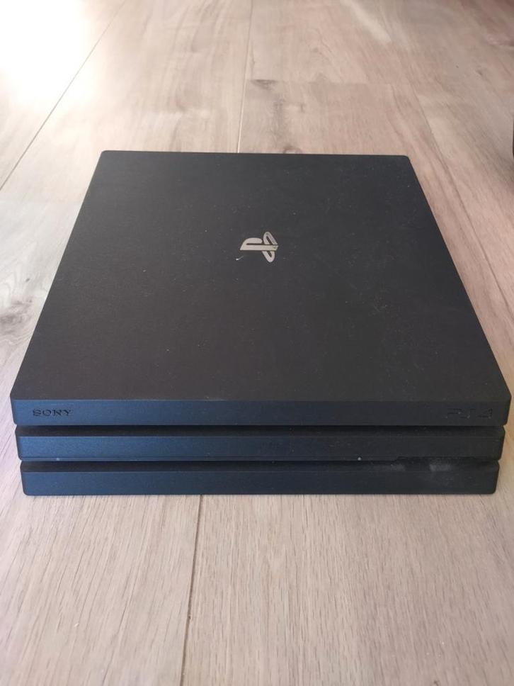 PlayStation 4 pro, Spelcomputers en Games, Spelcomputers | Sony PlayStation 4, Zo goed als nieuw, Pro, Met 2 controllers, Met games
